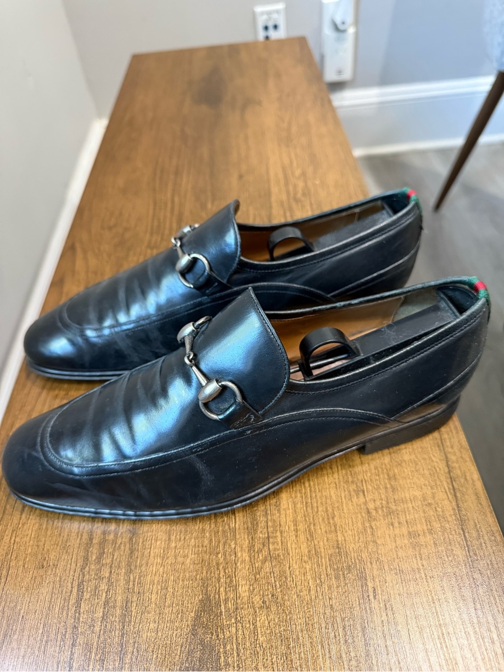 Gucci Black Leather Horsebit Loafers with Green-Red Heel Tab - Picture 2 of 6